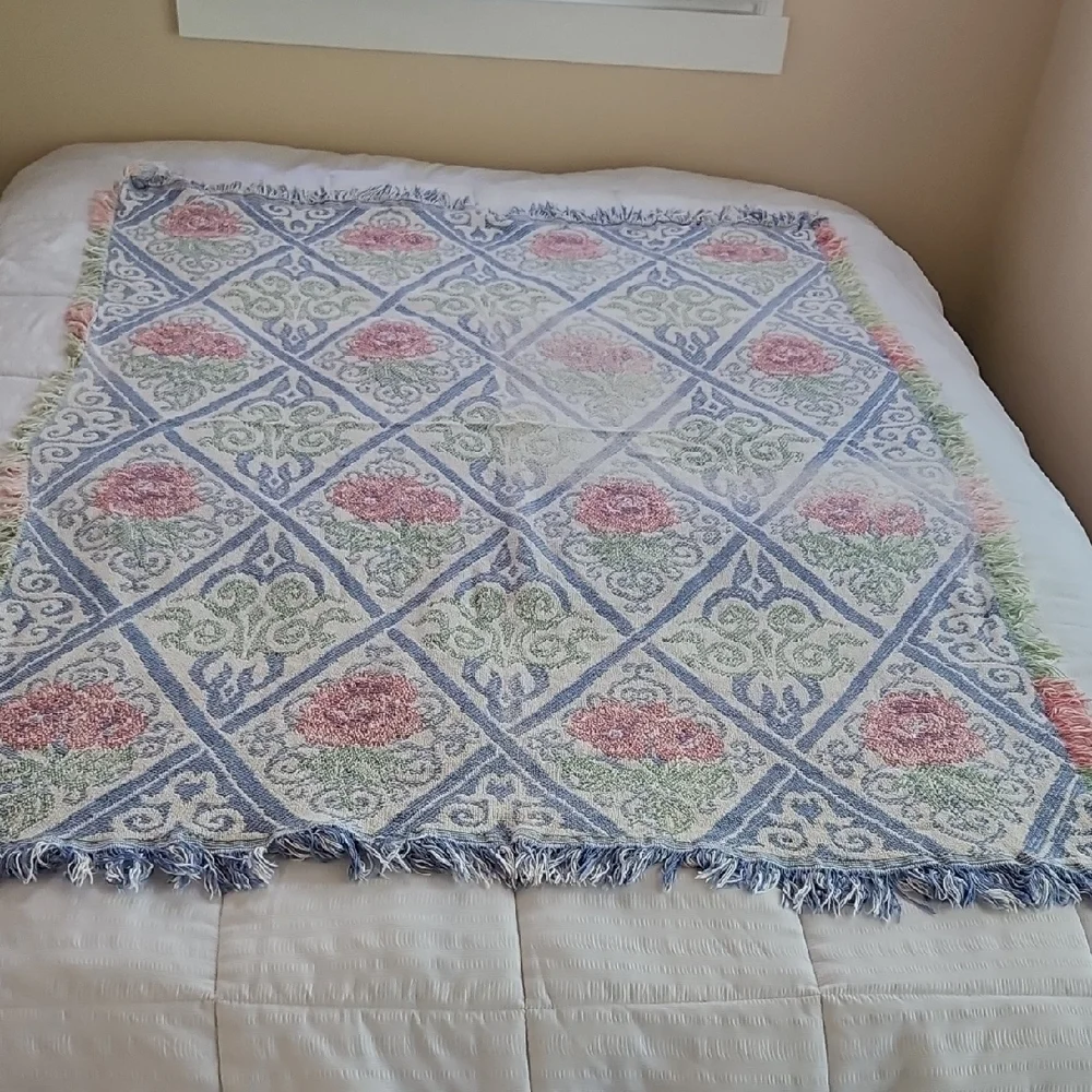 Floral Patterned Throw Blanket